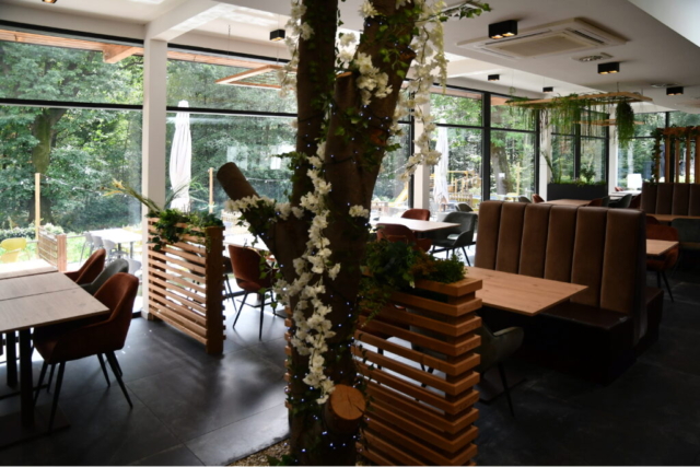 12.In restaurant O’Jardin…