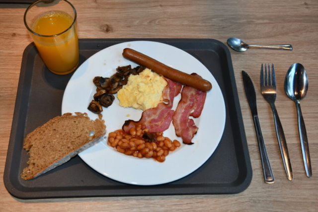 16.Het ontbijt is heel uitgebreid met English Breakfast