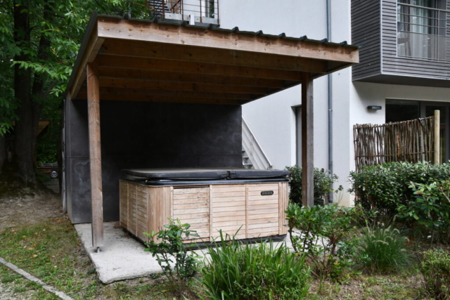 9.J…met jacuzzi
